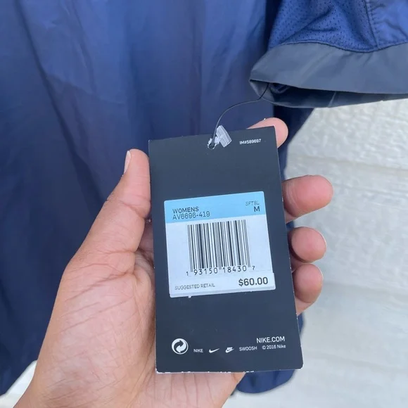 Nike Shirt Womens M Swoosh Short Sleeve Navy Pullover Softball AV6696-419 - Picture 3 of 7